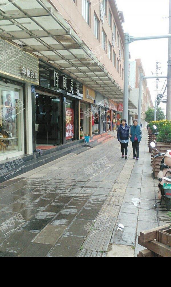 国贸中心雨龙路81.25平米服装店转让