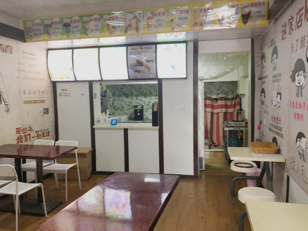 朝阳广场公园路体校内30平奶茶店转让
