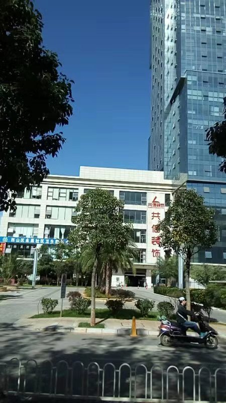 永昌小区共信时代广场200平临街商铺出租、有半年免租期