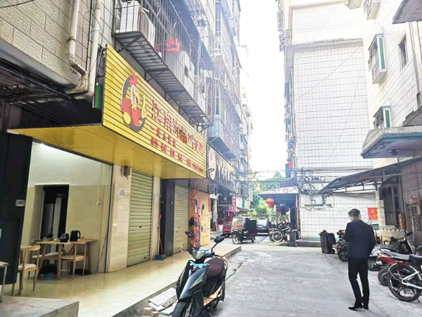 青秀区琅东农贸市场旁40平米餐馆低价转让