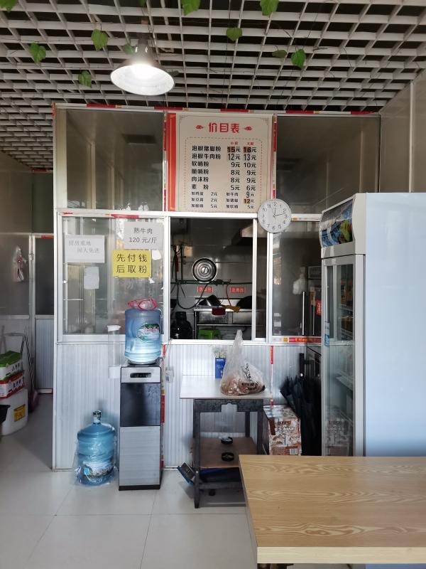 贵州金融城48平米小吃快餐店出租