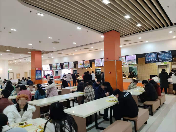 光谷金融港蕞大食堂出入口便利店转让