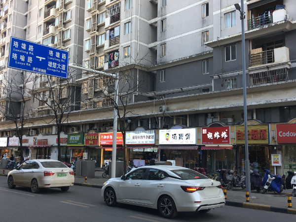 光谷步行街南路50平米小吃快餐店转让