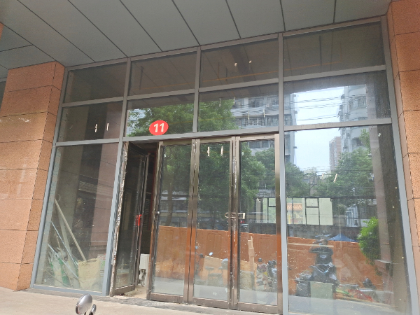 中南商圈 公寓写字楼入口 临街234平出租