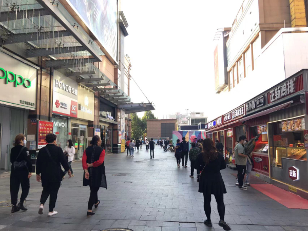 江汉路 中心位置，特色小吃盈利店 转让